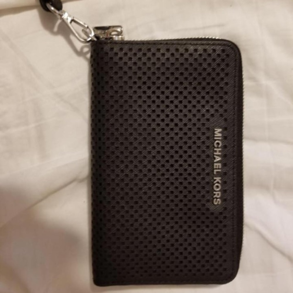 👇FINAL DROP👇Michael Kors wristlet wallet